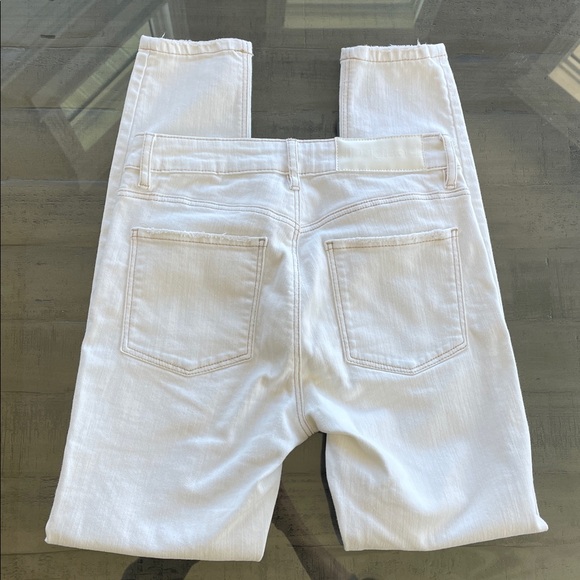 Desigual White Denim with Tan Stitching. Size 26, inseam:‎ 26.5 in. Rise 9 in - Picture 4 of 6